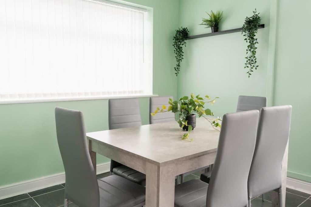Prenton House, 3Br Close To Liverpool Birkenhead Buitenkant foto