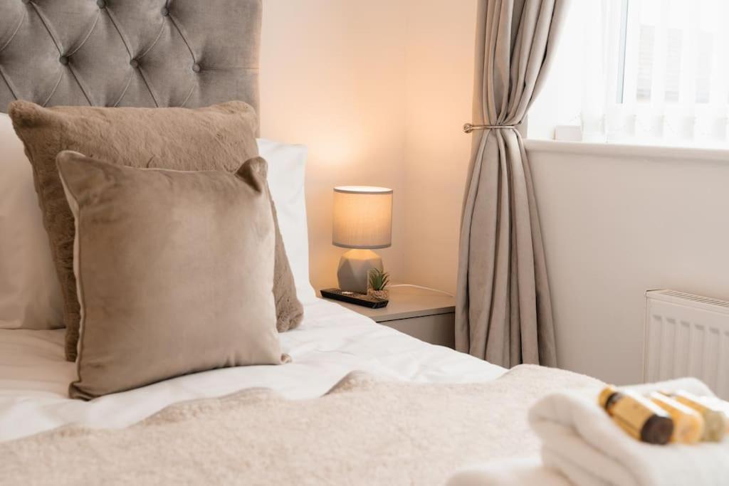 Prenton House, 3Br Close To Liverpool Birkenhead Buitenkant foto