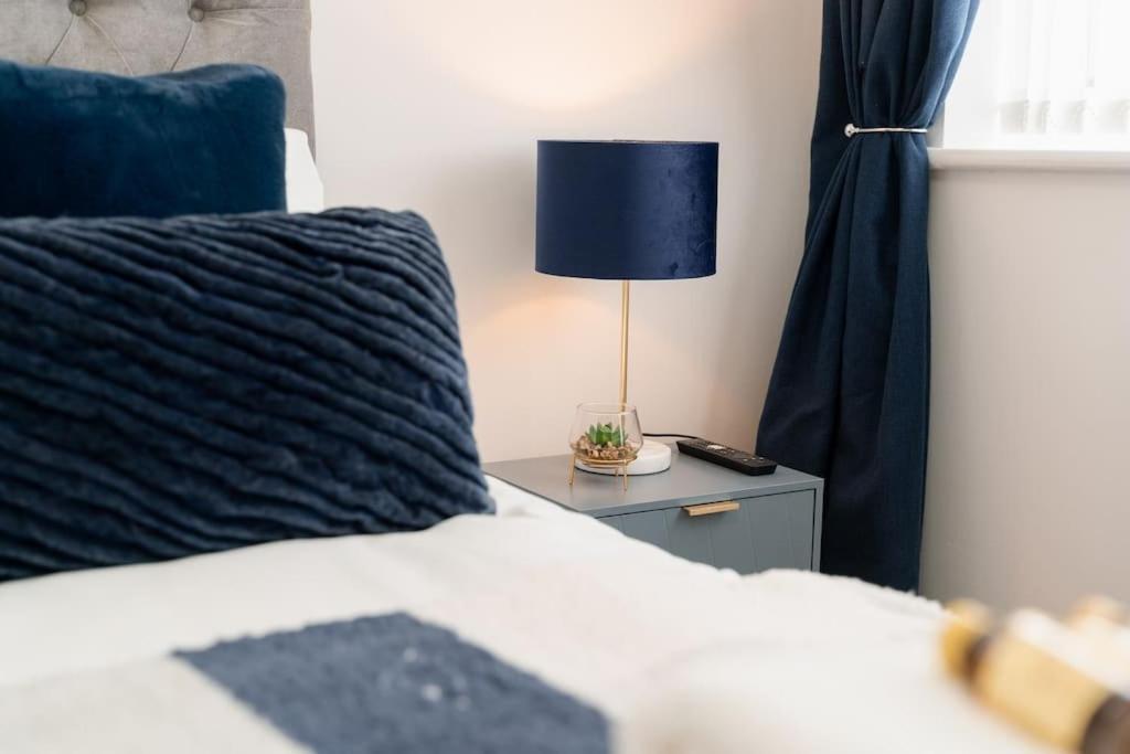 Prenton House, 3Br Close To Liverpool Birkenhead Buitenkant foto