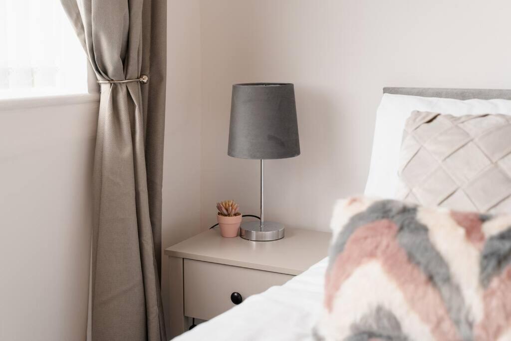 Prenton House, 3Br Close To Liverpool Birkenhead Buitenkant foto
